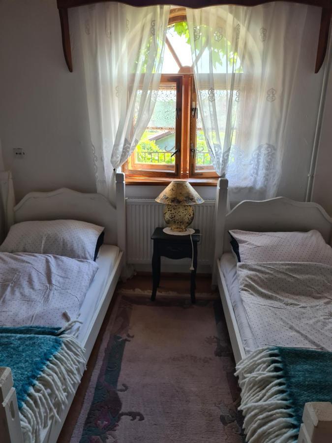 Dworek Sw.Antoniego Slawutowo Exteriör bild