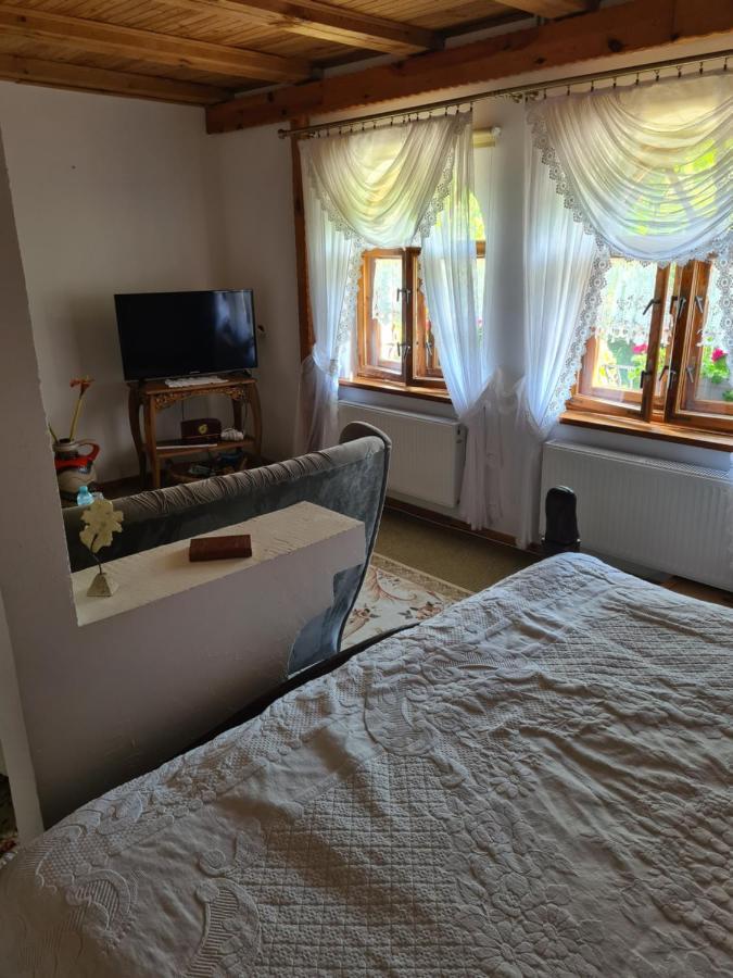 Dworek Sw.Antoniego Slawutowo Exteriör bild