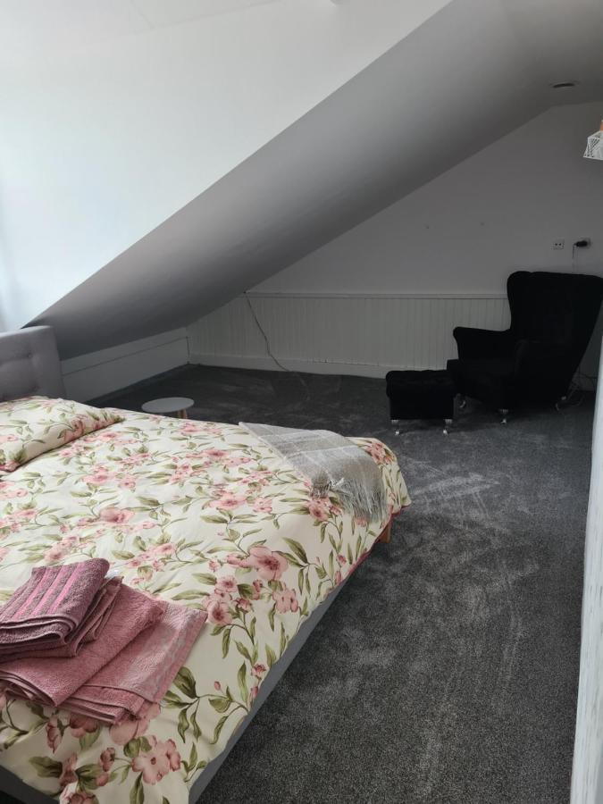 Dworek Sw.Antoniego Slawutowo Exteriör bild