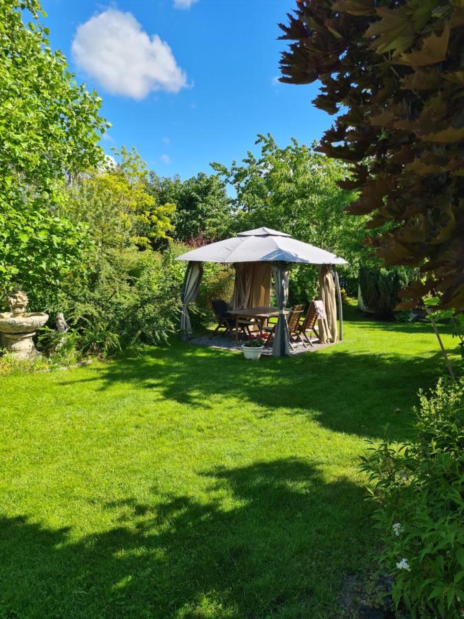 Dworek Sw.Antoniego Slawutowo Exteriör bild